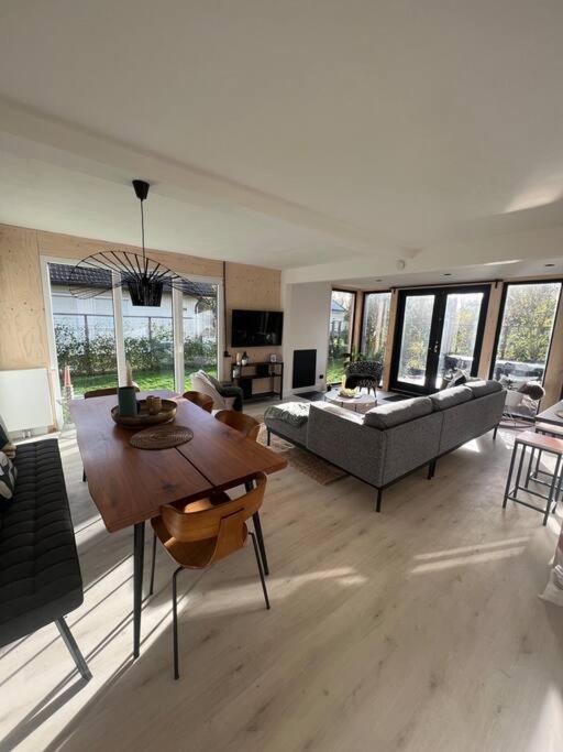 יוליאנאדורפ Moderne Bungalow Voor 6 Personen מראה חיצוני תמונה